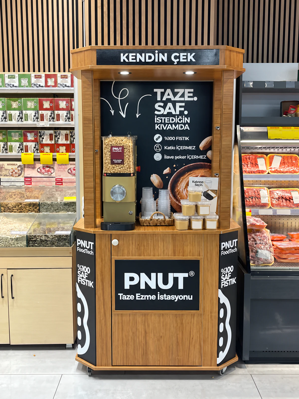 Mağaza reyonuna yerleştirilmiş tam PNUT Taze Ezme İstasyonu